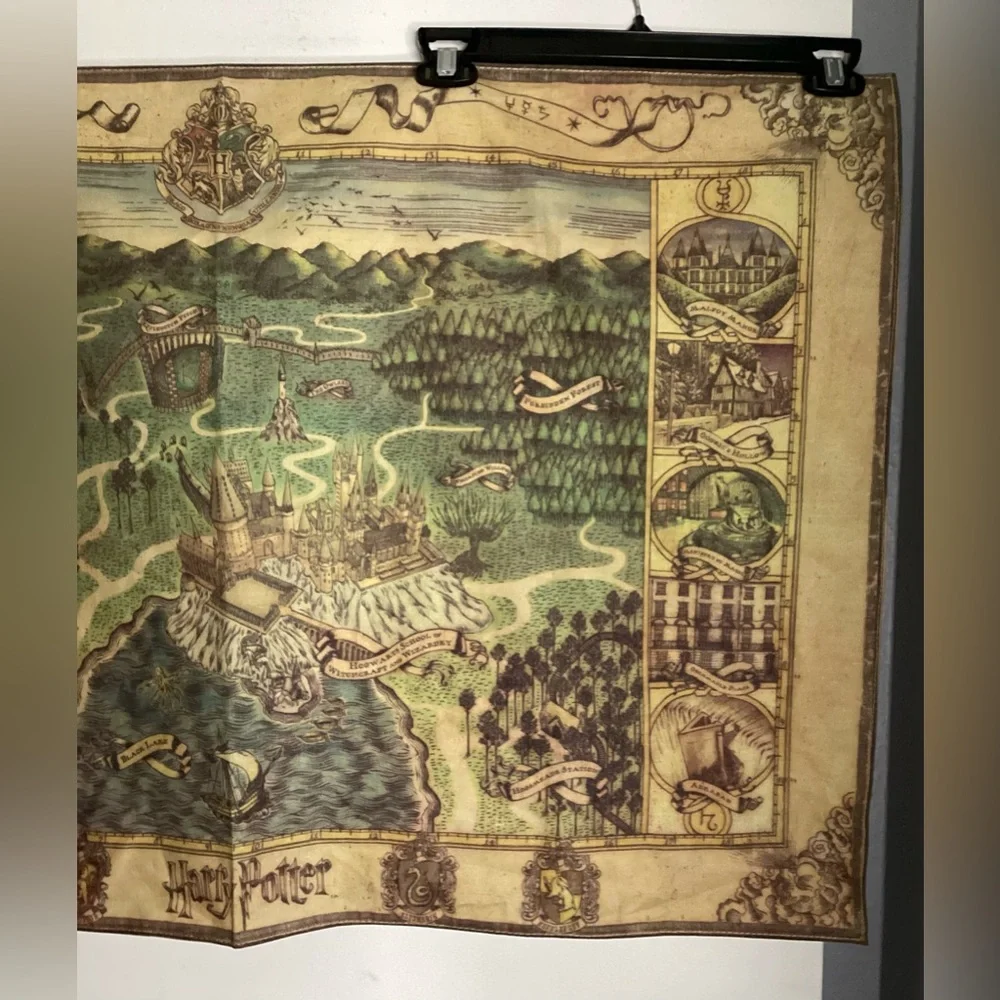 NWOT Harry Potter Enchanted Map Tapestry - Green and Brown 36 x 24